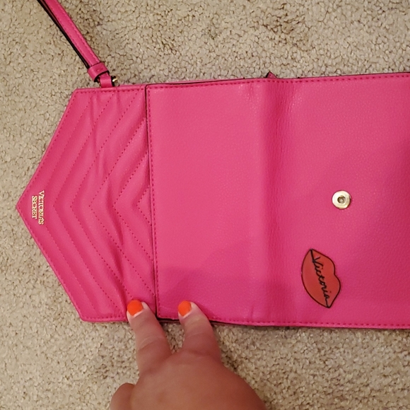 VS Wristlet - Picture 5 of 5